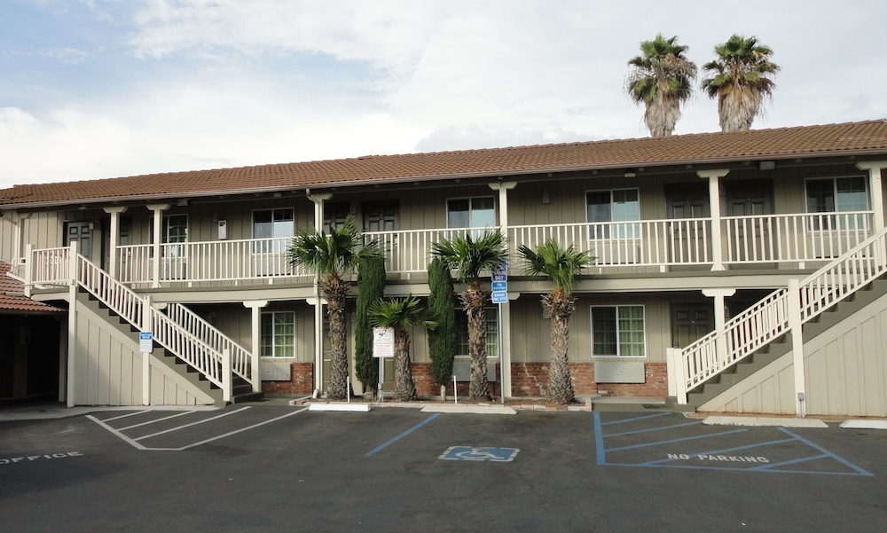 Escondido Inn - photo 26