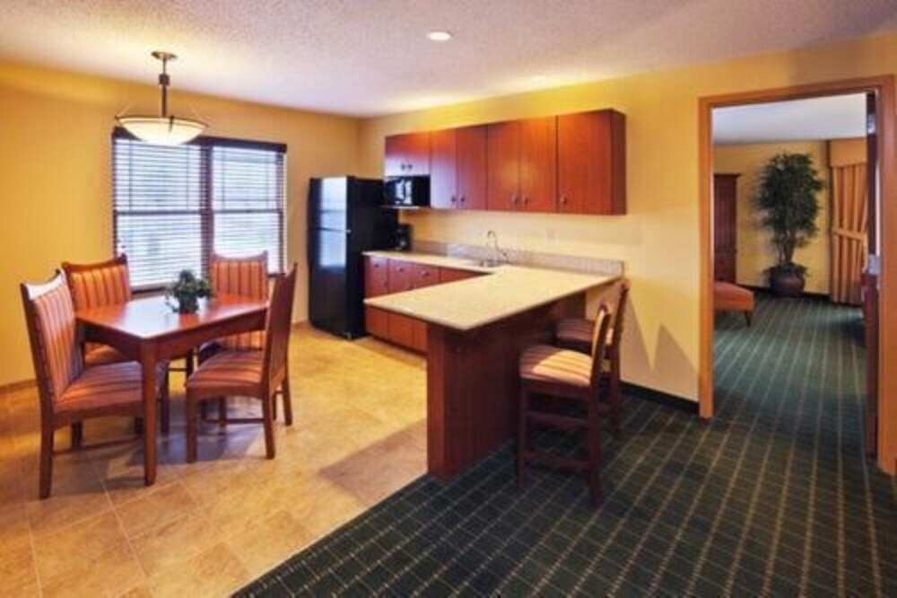 The Q Hotel & Suites - photo 6