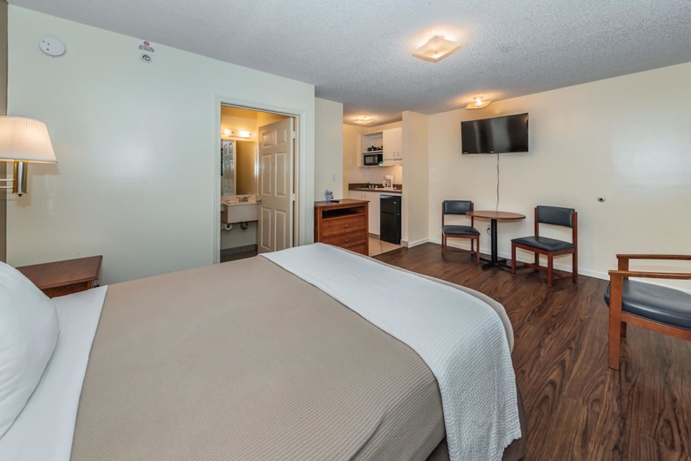 Tampa Bay Extended Stay Hotel - photo 26