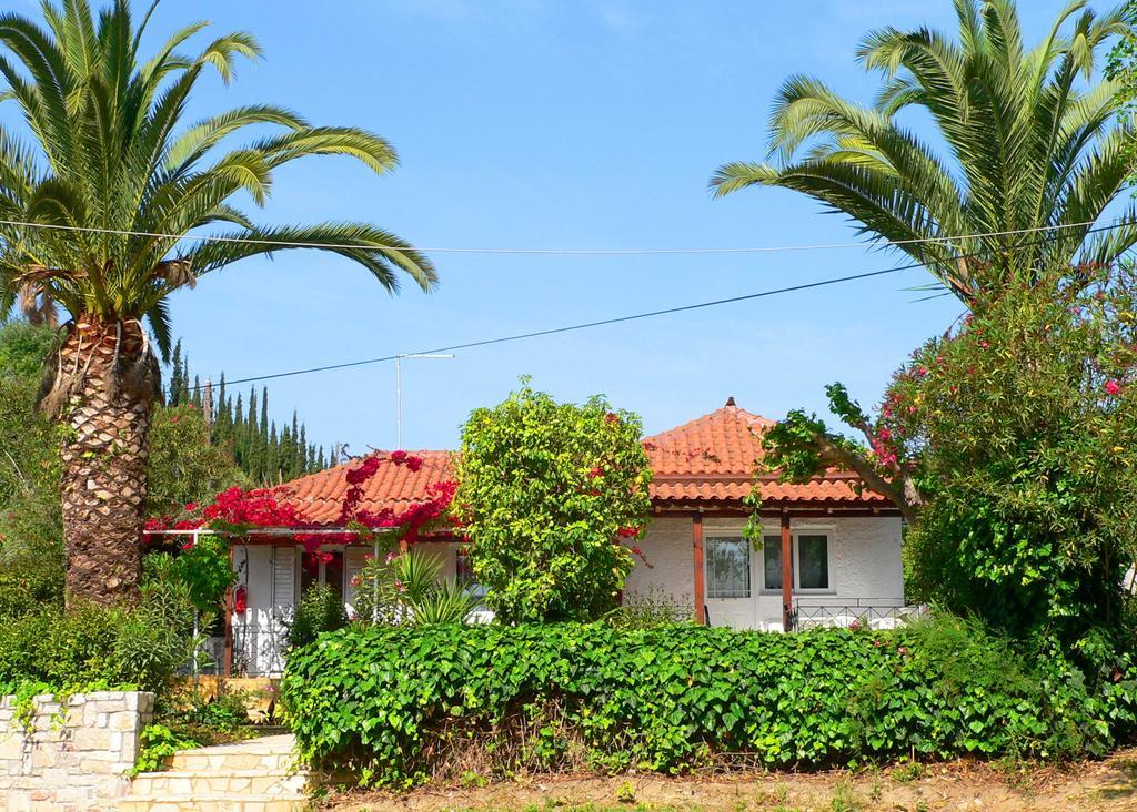 Peroulia Beach Houses in Koroni, Greece