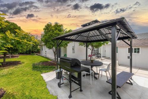Disneyland Vineyard Villa 6Bed 4Bath Game — 4-Star Luxury Hotel in Anaheim, United States