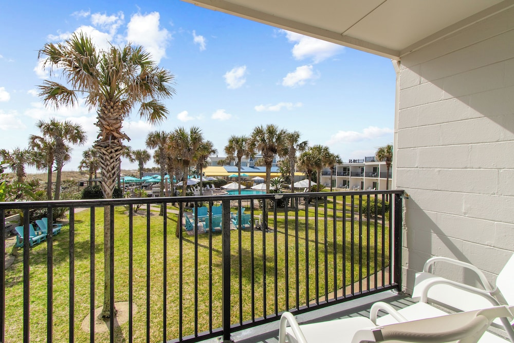 Seahorse Oceanfront Inn - photo 137