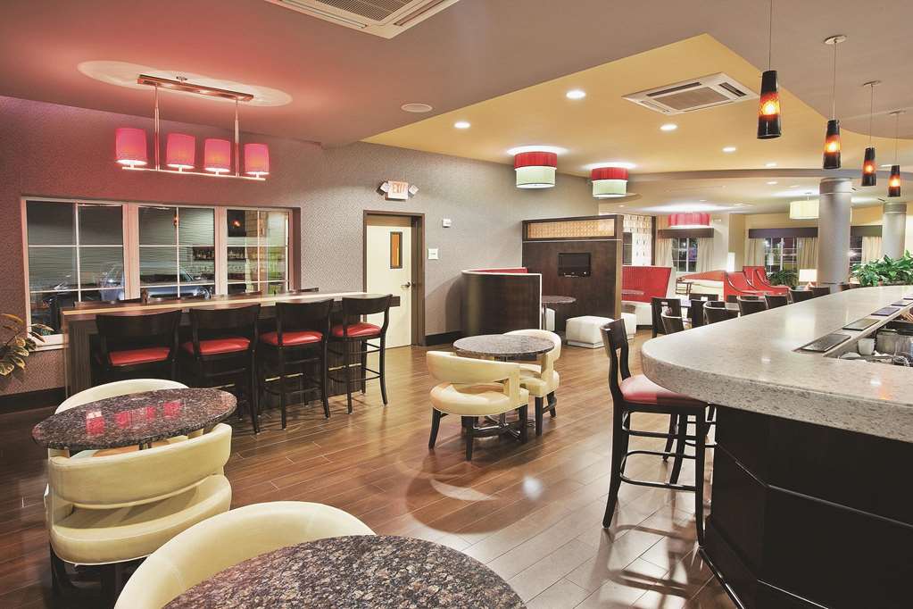 La Quinta Inn & Suites by Wyndham Hinesville Fort Stewart - photo 31