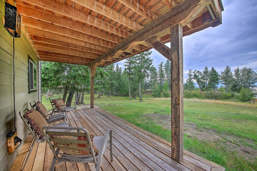 Private Deck and Mtn Views Family Getaway in Eureka in Eureka, United States