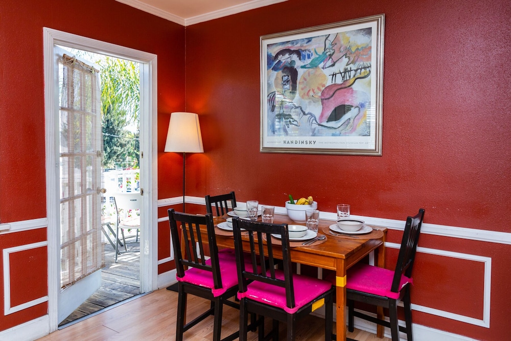Hollywood Hills Suites - photo 34