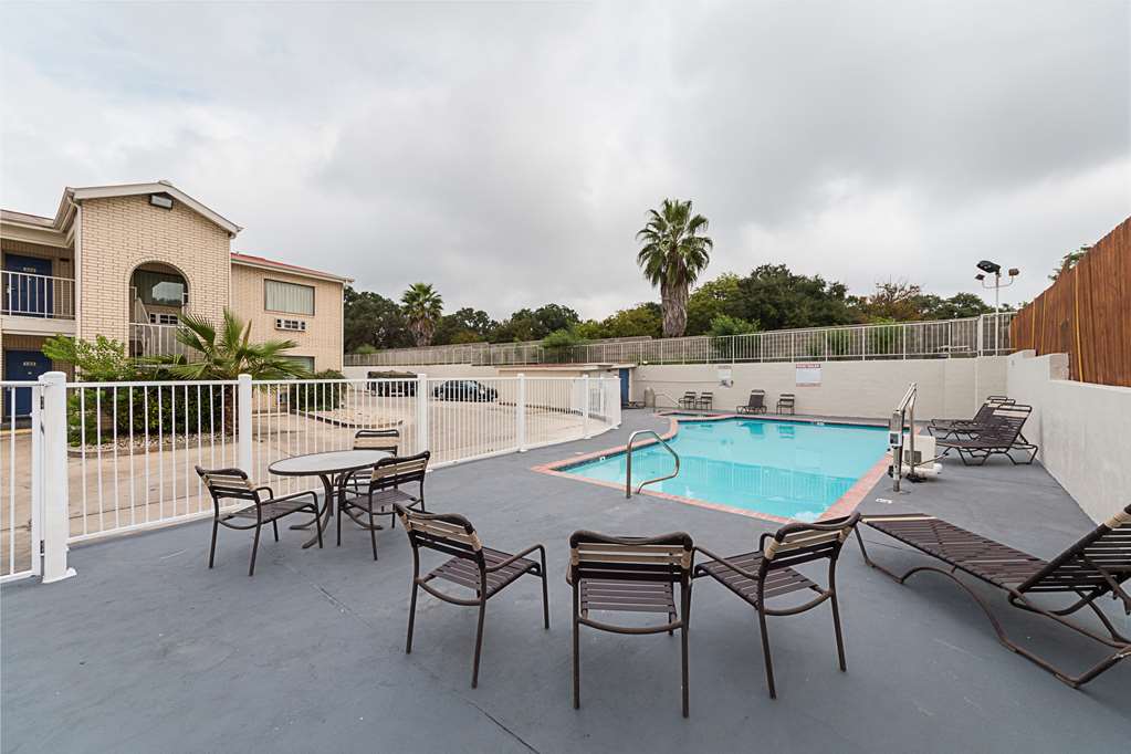 Motel 6 San Antonio TX Fiesta Trails - photo 8