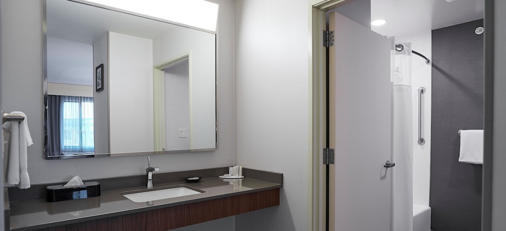 Courtyard by Marriott Medford Airport - photo 31