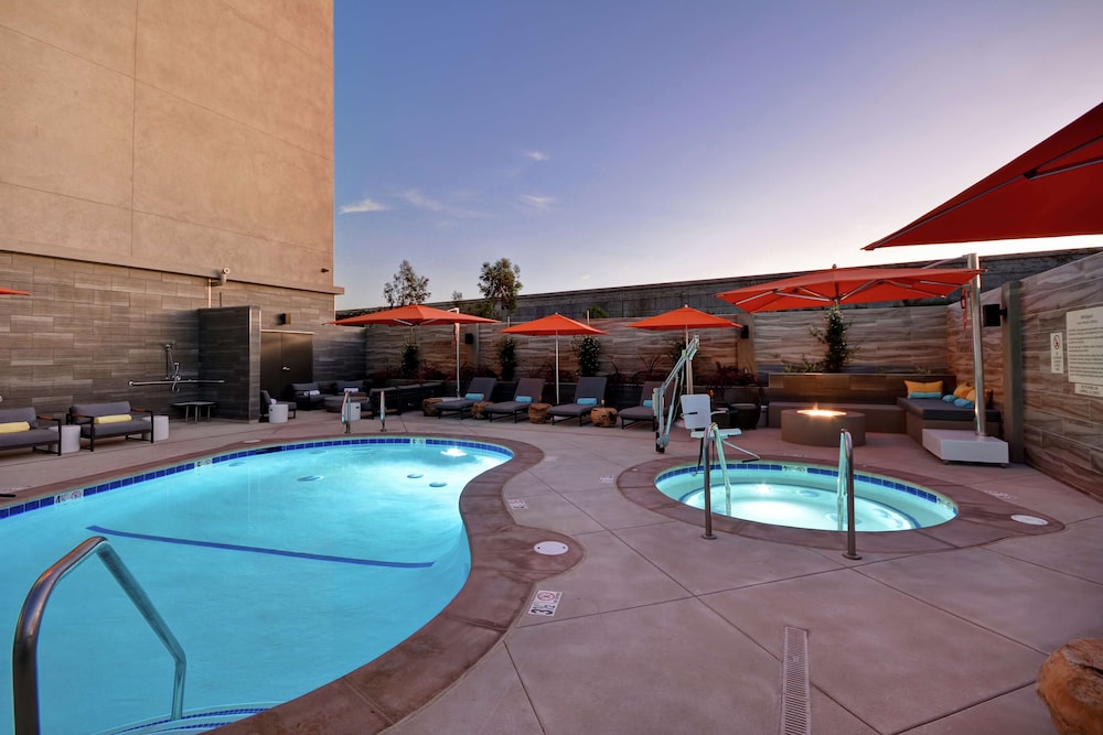 Hampton Inn & Suites Los Angeles Burbank Airport - photo 32