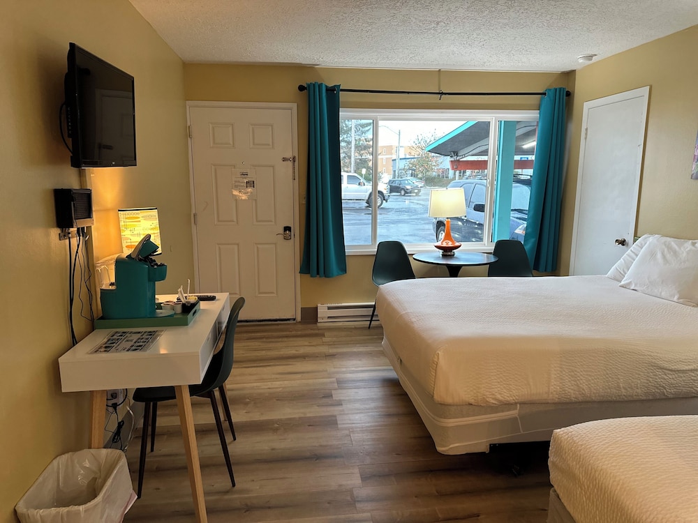 Atomic Motel - photo 16