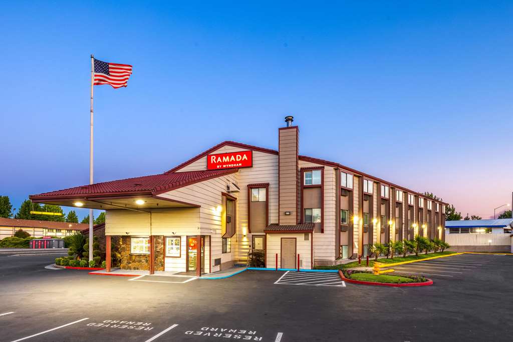Ramada by Wyndham Medford Airport North - photo 4