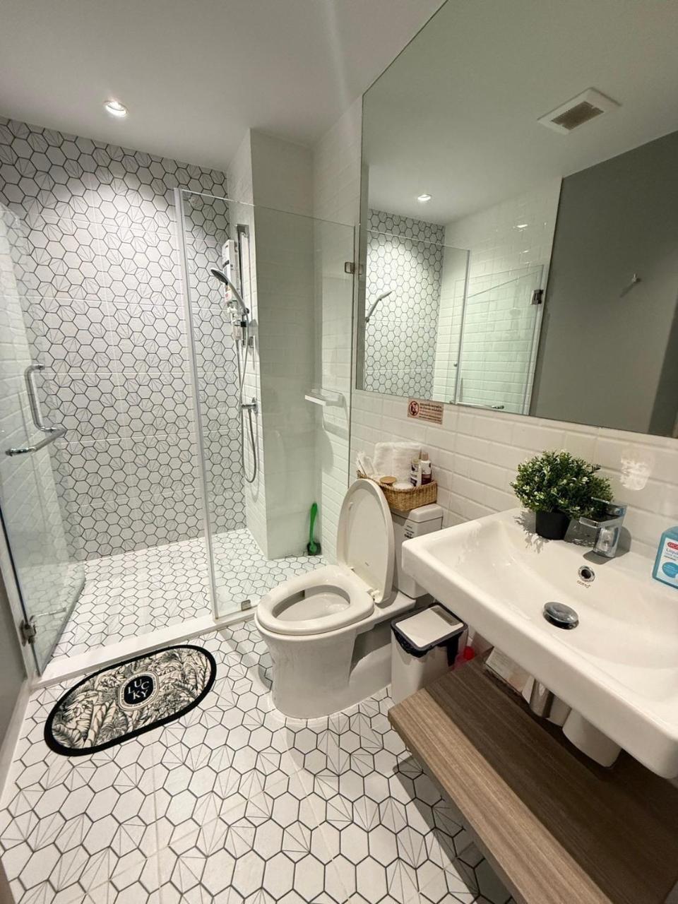 1 bedroom condo next to BTS Talat Phlu 0 meters near Iconsiam monthly room available