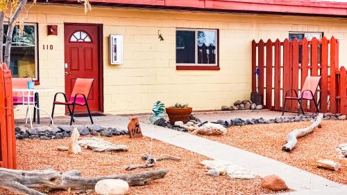 Red Rock Motel and Dam Motel - photo 21