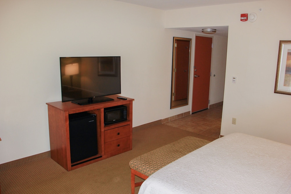 Hampton Inn & Suites Radcliff Fort Knox - photo 11