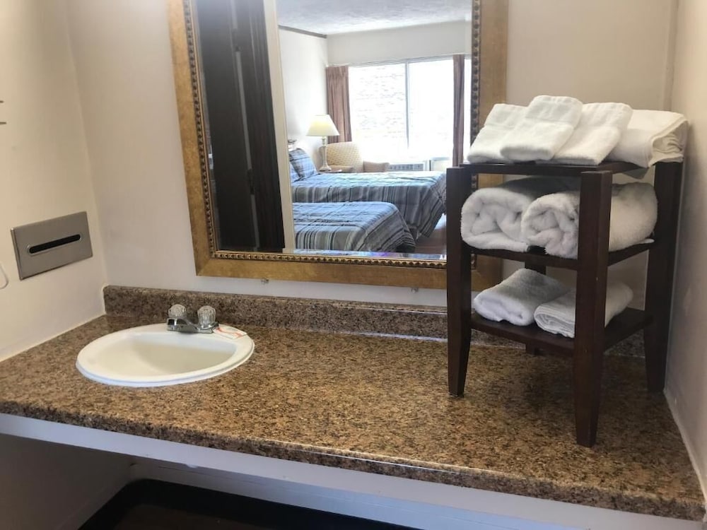 Daniel Boone Motor Inn - photo 10