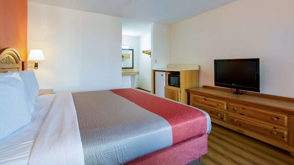 Motel 6 Clarksville TN - photo 10