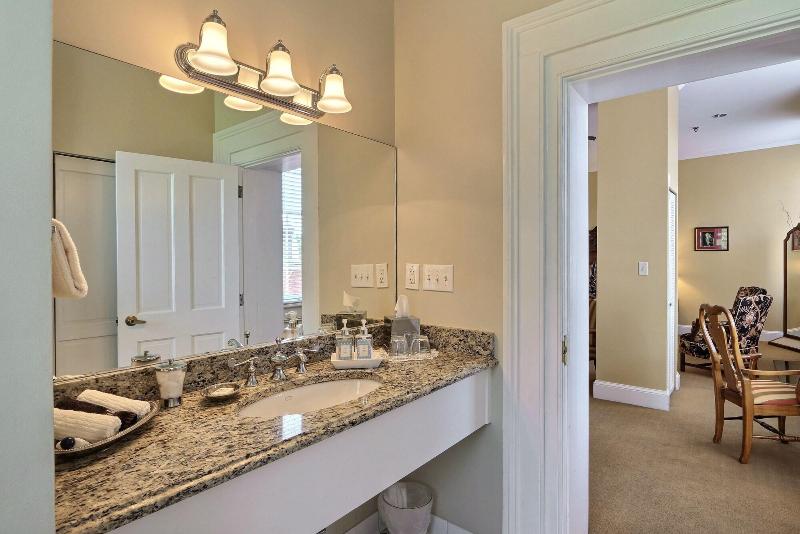 The Presidents Quarters Inn - photo 42