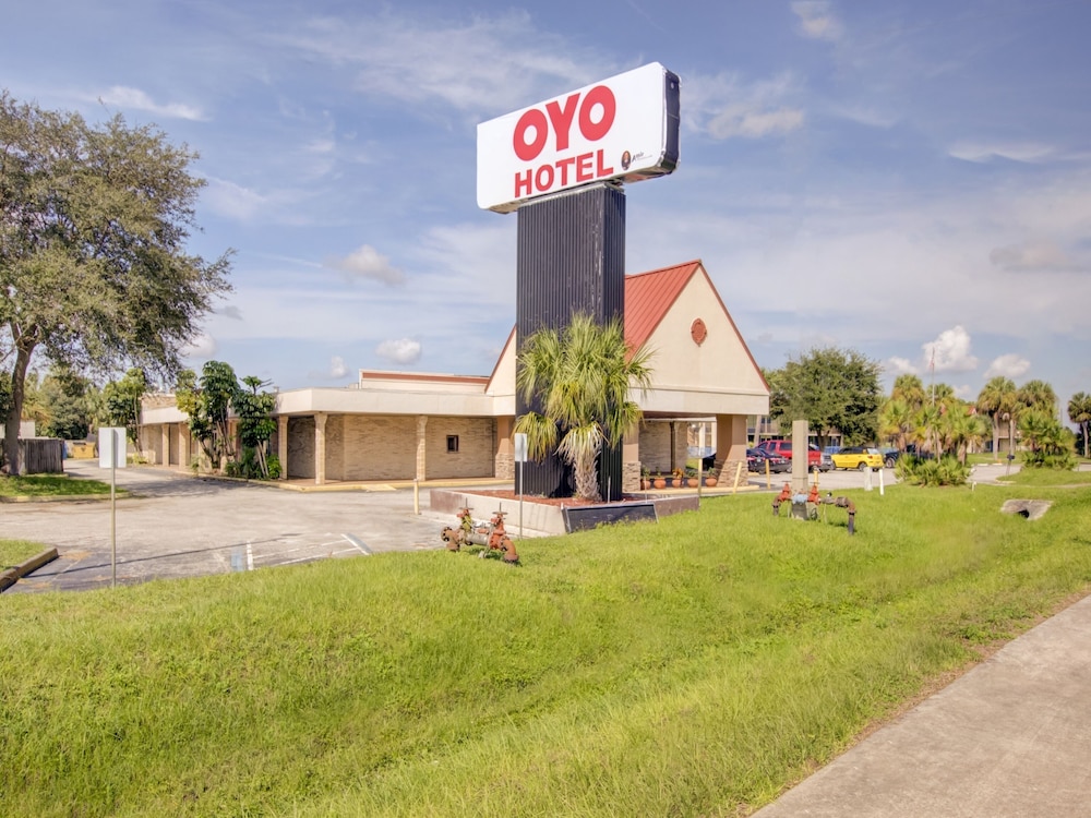 OYO Hotel Dundee By Crystal Lake - photo 45