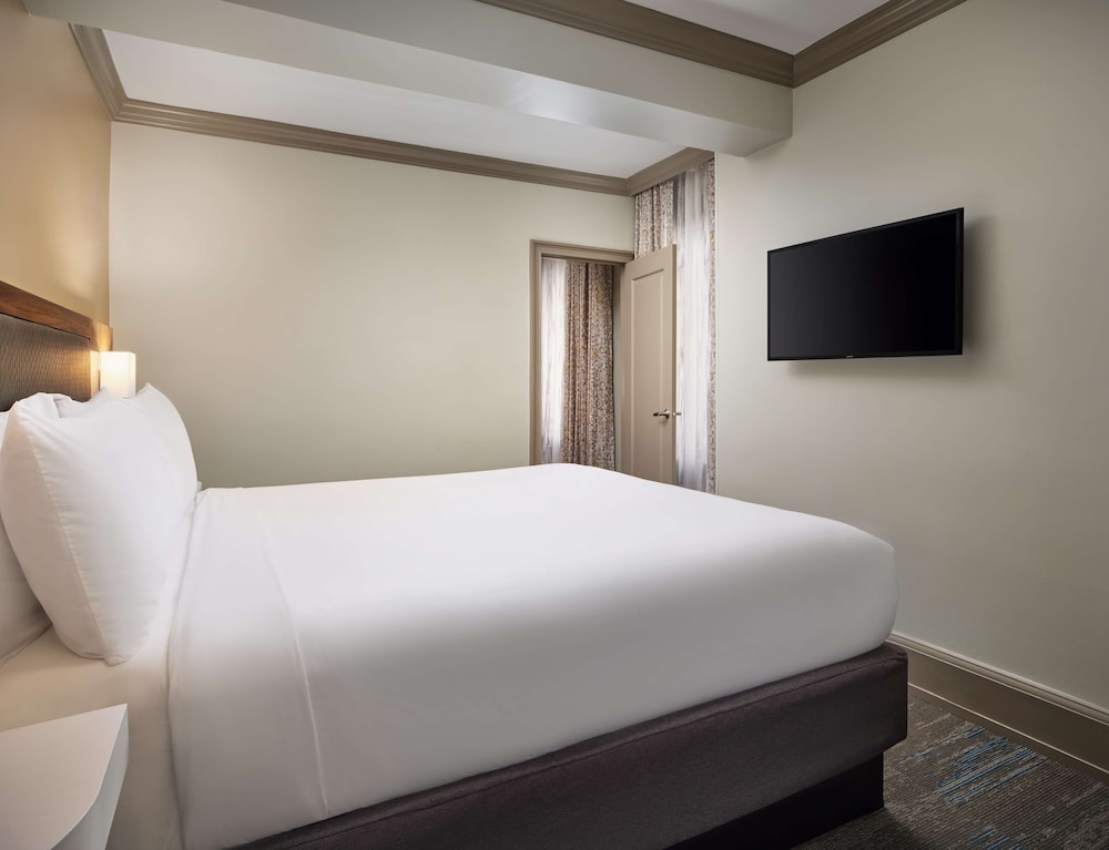 Hampton Inn & Suites by Hilton New Orleans Canal St. French Quarter - photo 17