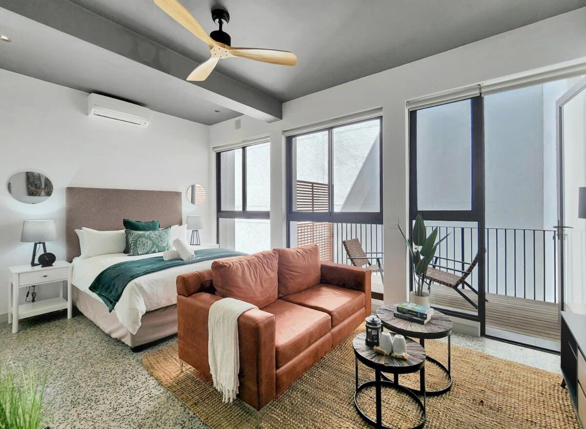Trendy secure private balcony Wifi & Smart TV