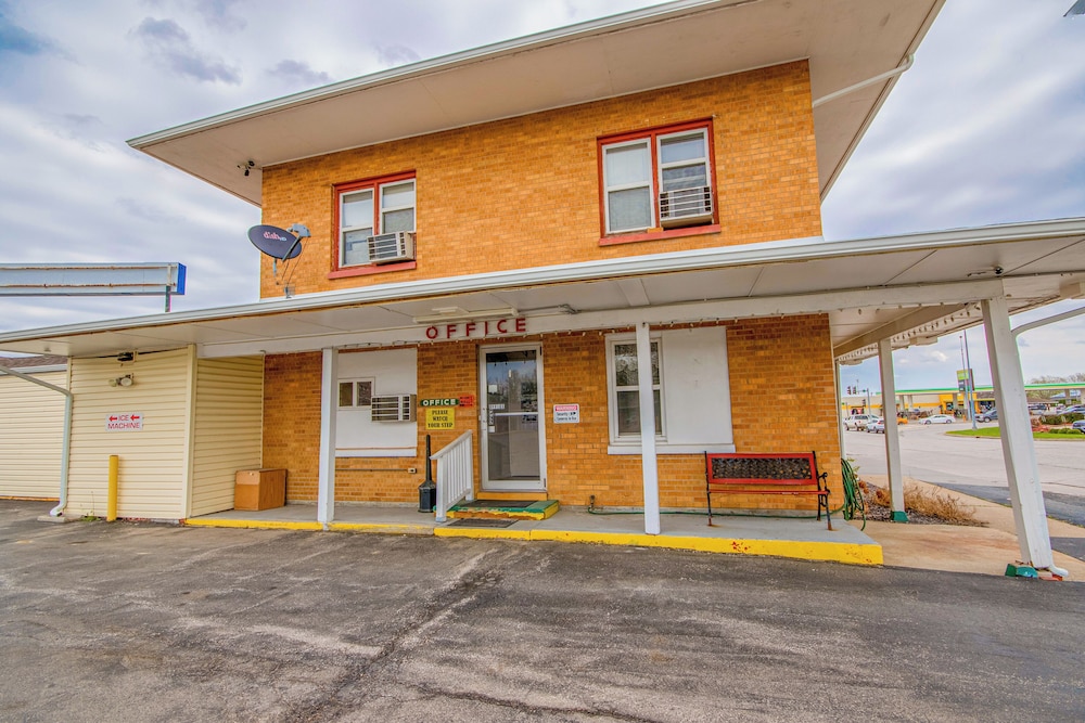 OYO Travelier Motel - photo 102