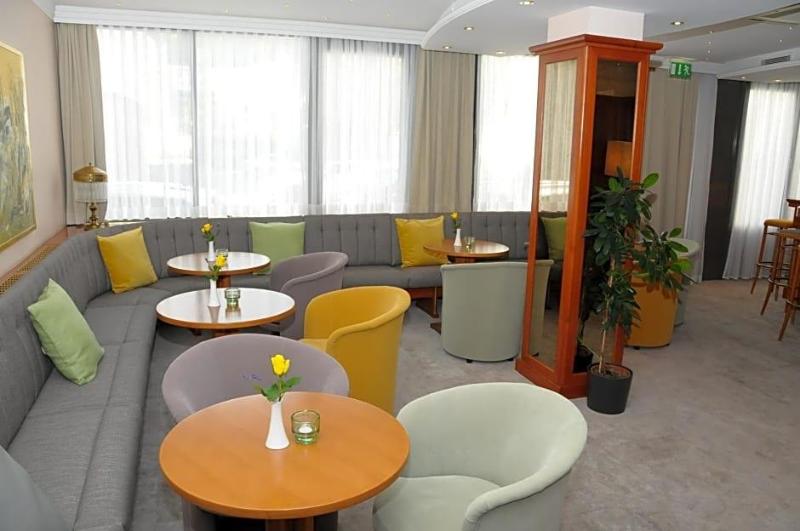 Hotel Admiral am Kurpark — Baden — photo 2