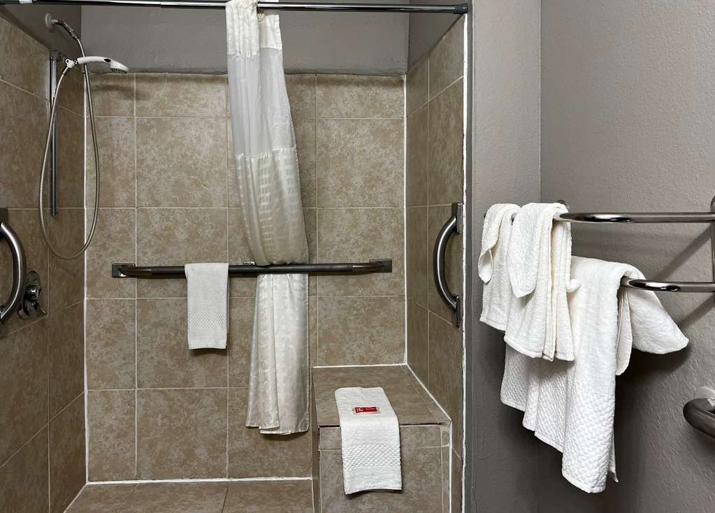 Econo Lodge - photo 15