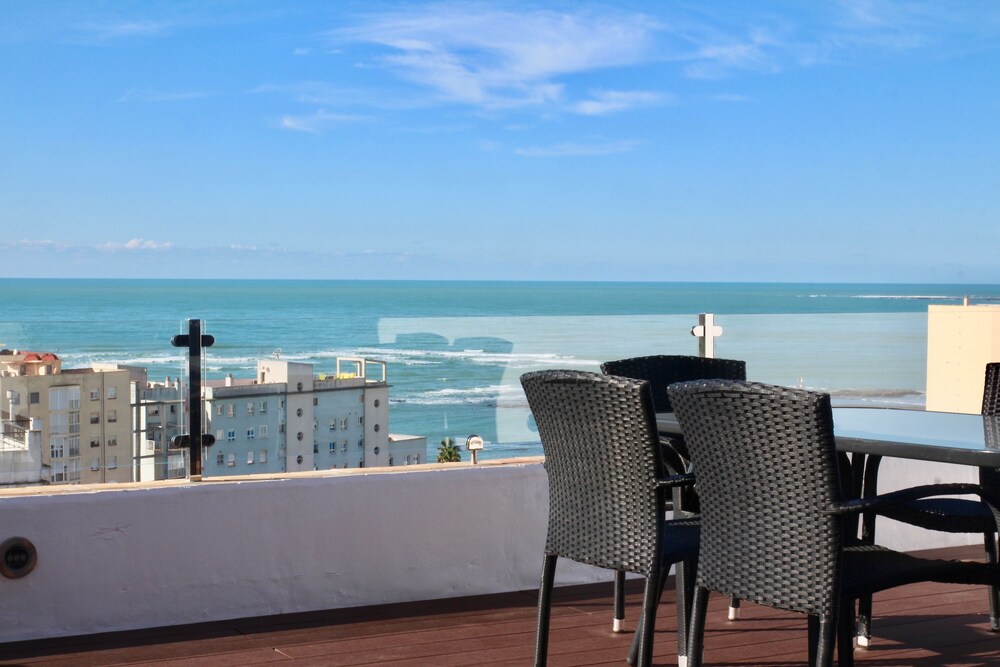 Atico FULL Balcony by Cadiz4Rentals — 4-Star Luxury Hotel in Cadiz, Spain