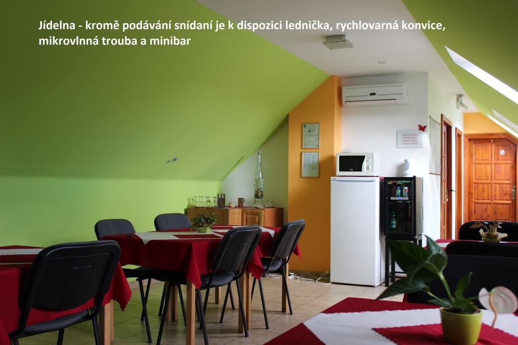 Dj penzion — hotel in Vracov