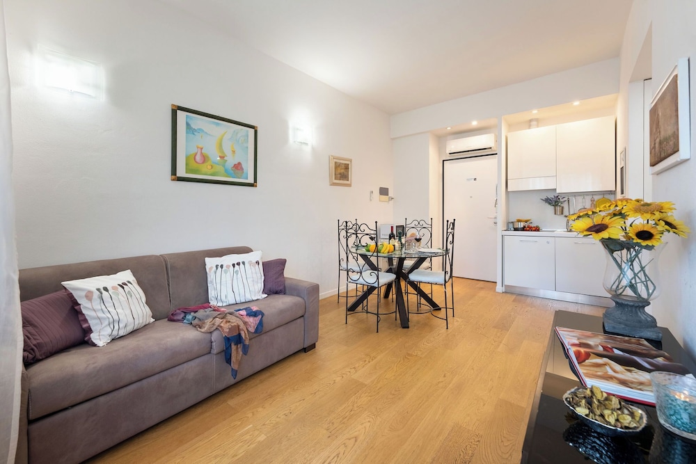 Santa Maria Novella Flo Apartments — 4-Star Luxury Hotel in Florence, Italy