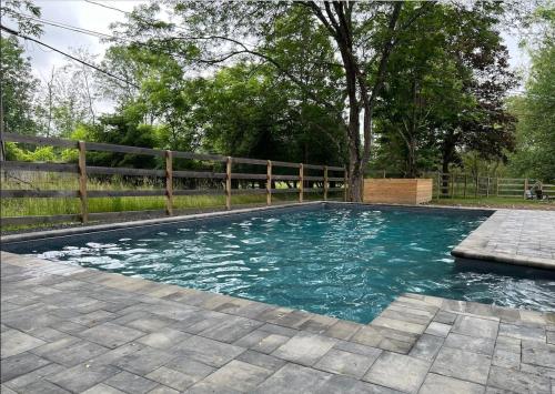 Chic Barn House with Pool — 4-Star Luxury Hotel in Germantown, United States