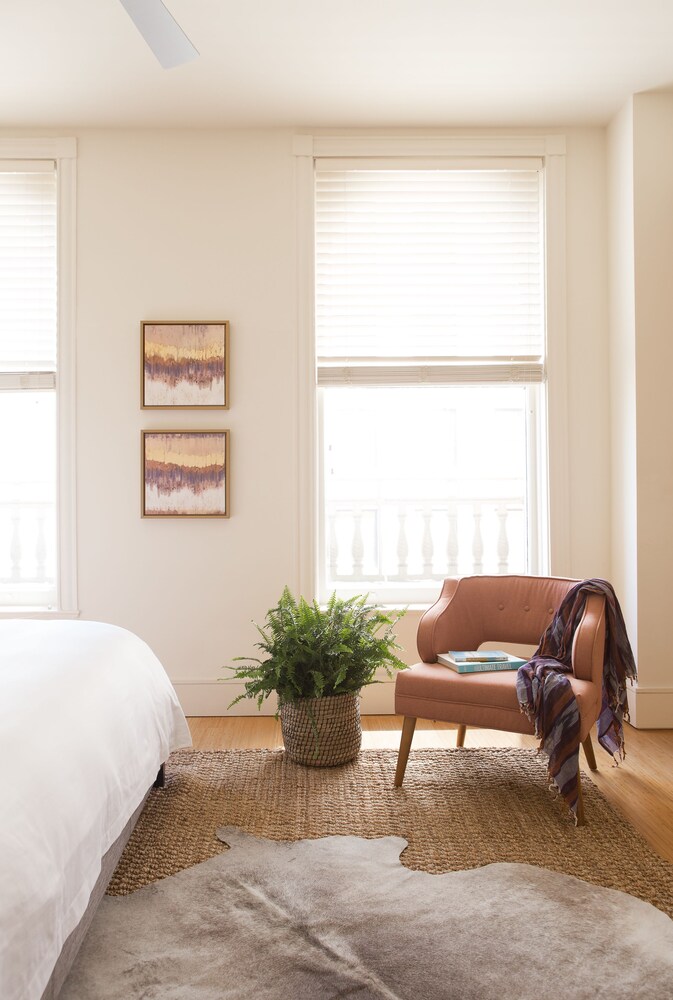 Sophisticated 1BR in C.B.D. by Sonder - photo 11