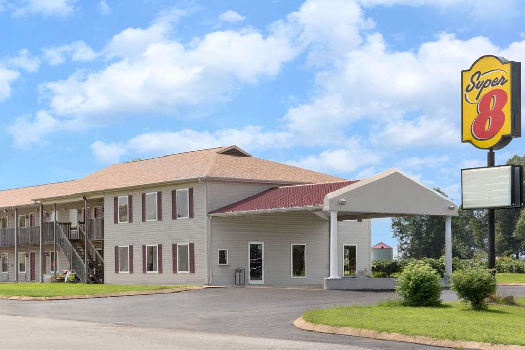 Super 8 by Wyndham Whiteville - featured photo