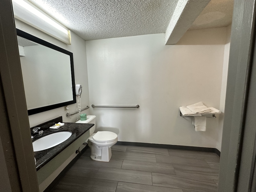 Quality Inn & Suites Decatur Priceville I 65 - photo 21