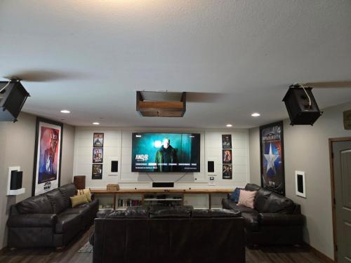 TOP One A HOME for Togetherness & Love — 4-Star Luxury Hotel in Hollister, United States