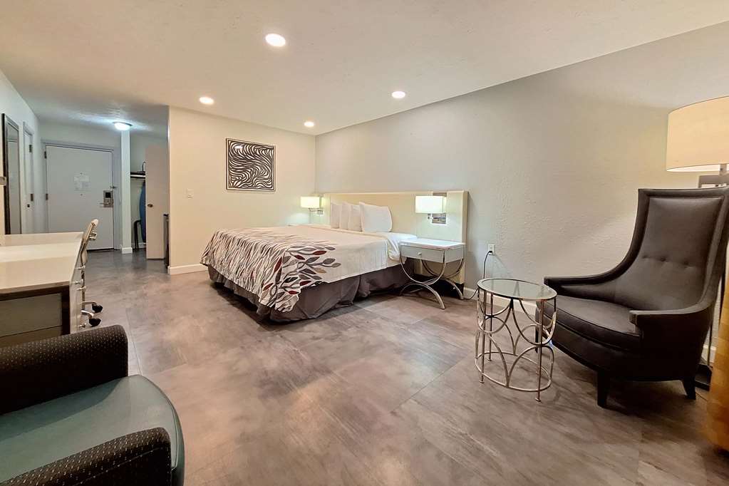 Travelodge by Wyndham Indianapolis Speedway - photo 3