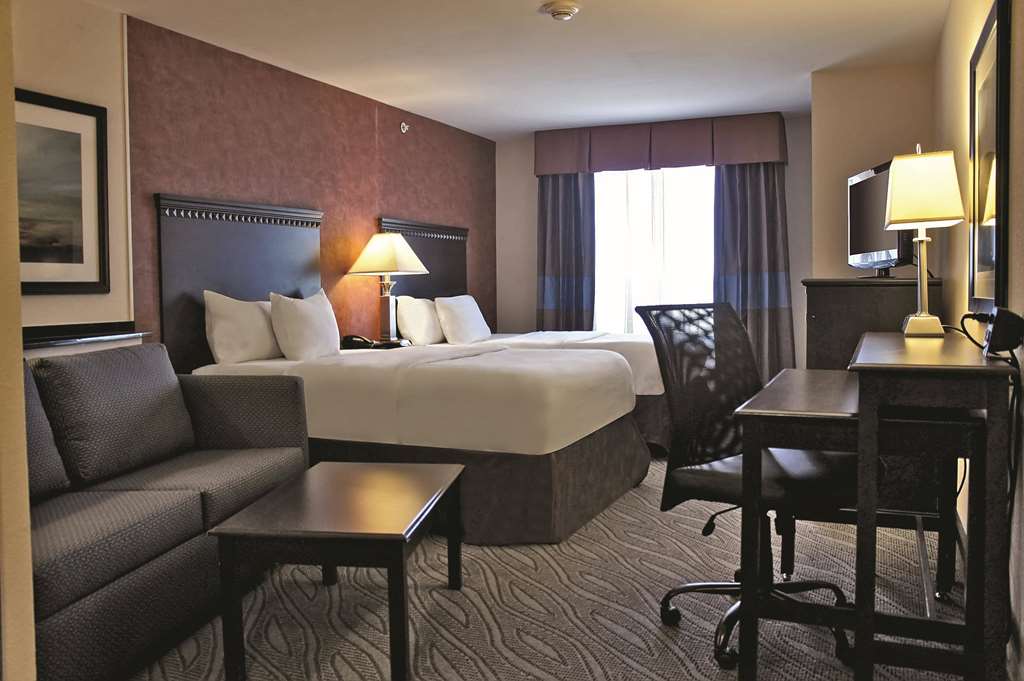 La Quinta Inn & Suites by Wyndham Edmond - photo 21