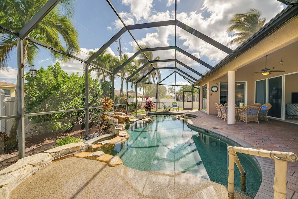 Spacious Oasis w Lagoon Pool & Spa in Cape Coral - photo 26