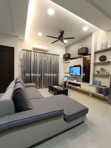 Melaka Homestay with pool 4BR Semi D BBQ KTV Billiard 15pax DeStarryVilla — 4-Star Luxury Hotel in Malacca, Malaysia