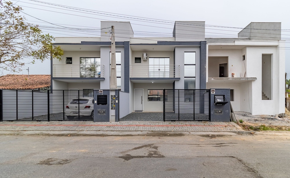 Duplex 2q Prox. Praia C Garagem Rrt0098