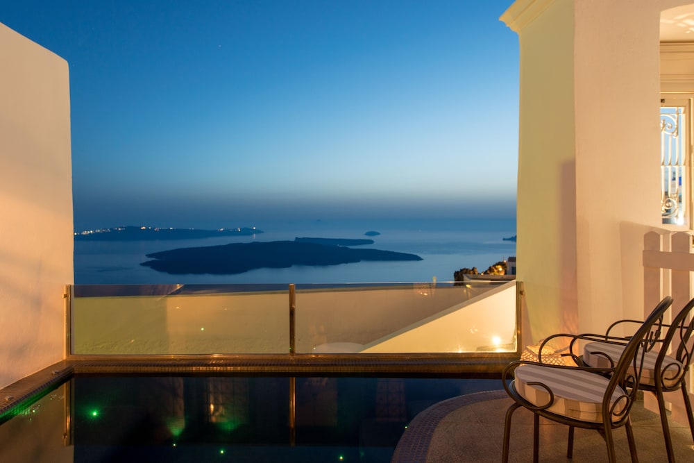 Senses Suites - carbon neutral hotel in Fira