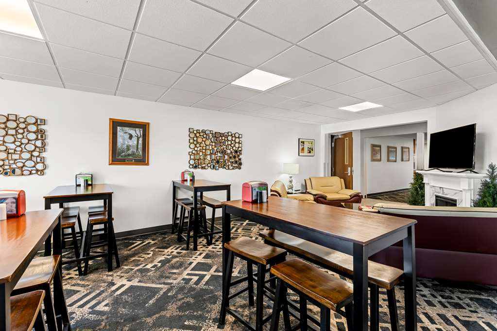 Americas Best Value Inn Tahquamenon Country - photo 27