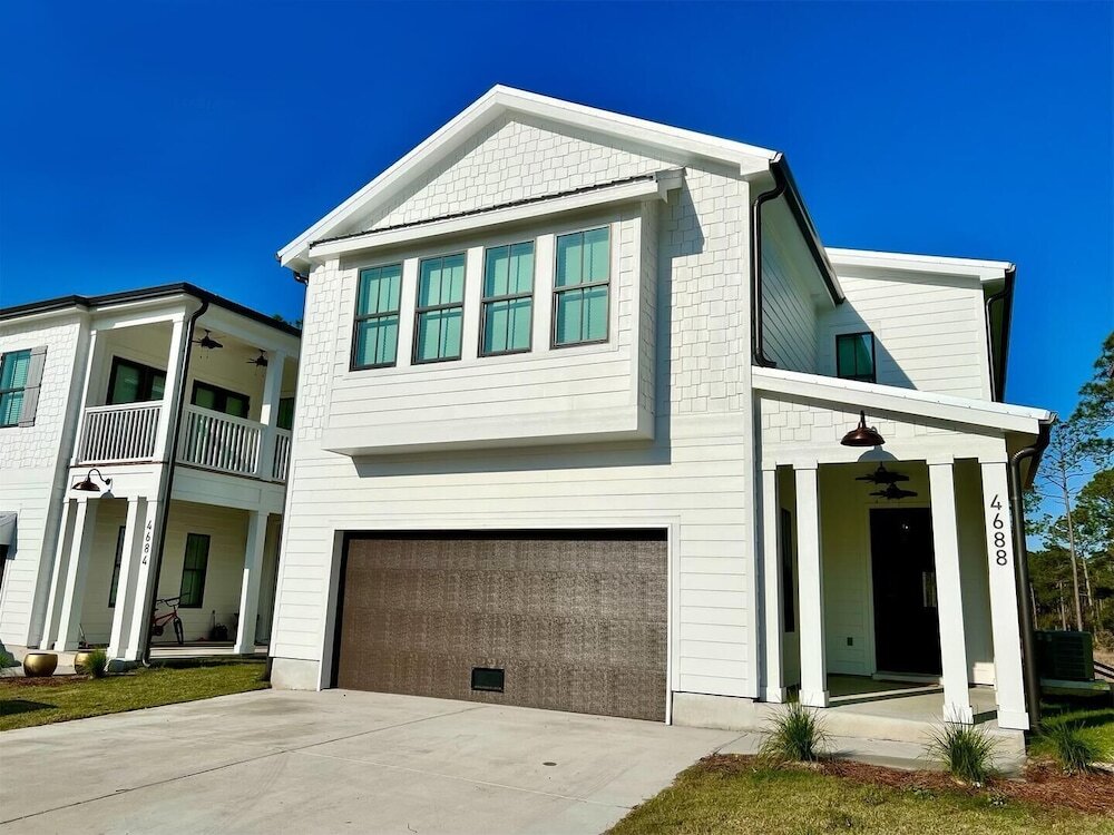 Beautiful 3br 2.5ba w Kayak Access Sleeps 10 in Orange Beach, United States