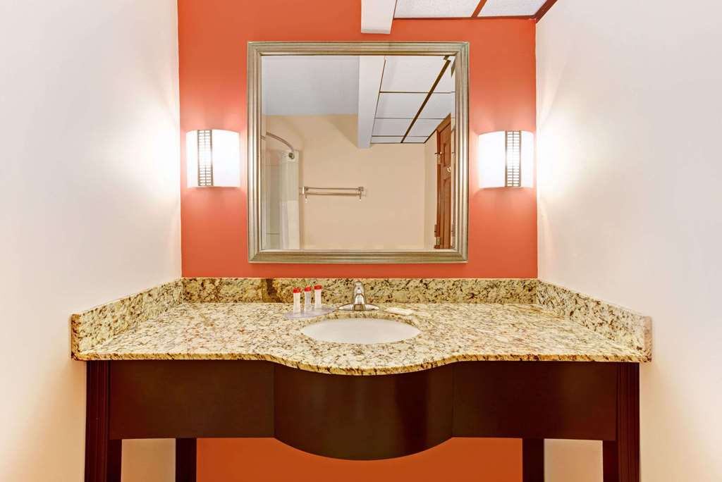Ramada by Wyndham Murfreesboro - photo 13