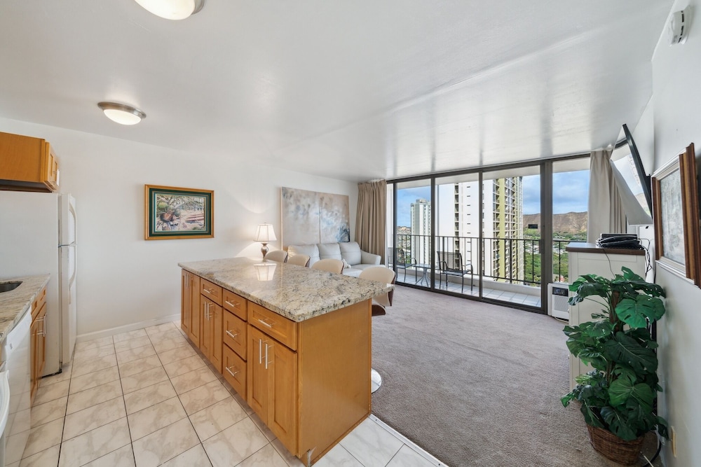 Tower 1 Suite 3007 Qqs - photo 9