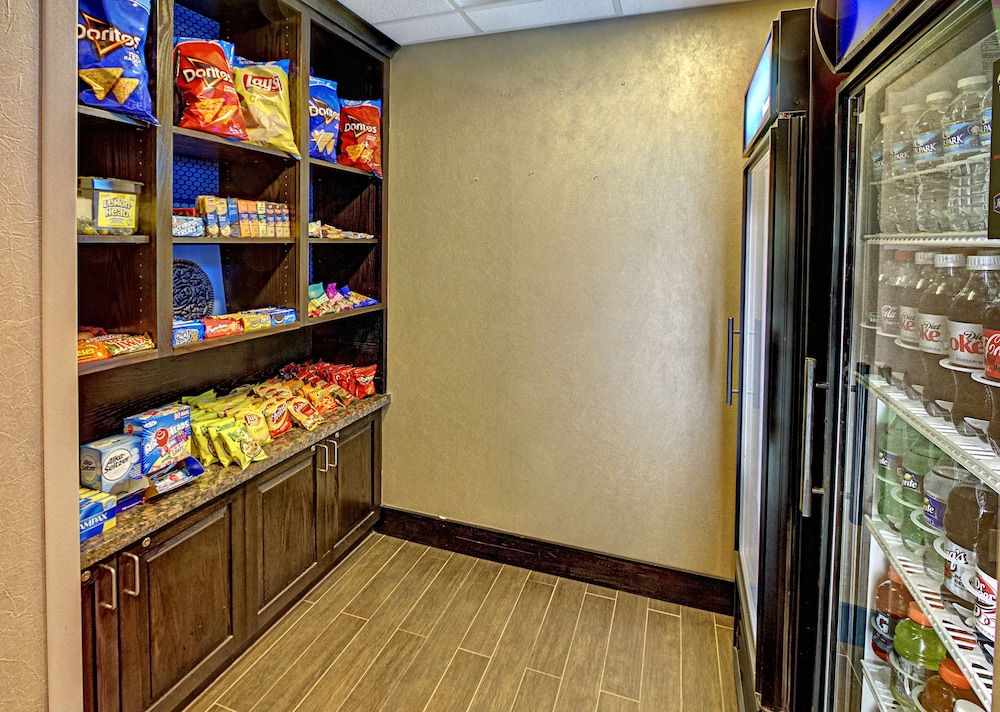 Hampton Inn & Suites Lebanon - photo 39