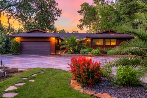 Tropical Riverhouse Retreat — Anderson