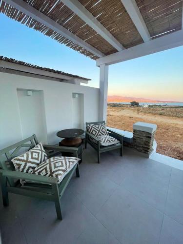 Comfortable apartment with sea view in Antiparos 77 m — 4-Star Luxury Hotel in Antiparos, Greece