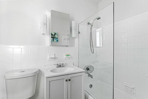 2 min Walk To The Beach Sleeps 7 Large 2br2ba #5 — 4-Star Luxury Hotel in Fort Lauderdale, United States