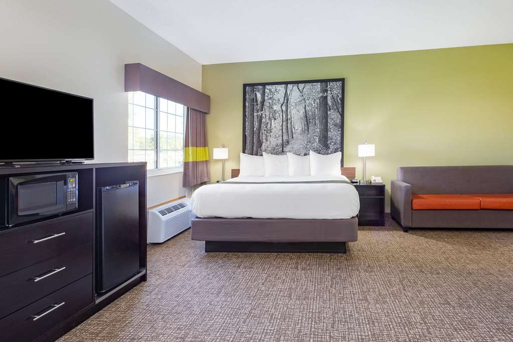 Emmetsburg Hotel and Suites - photo 43