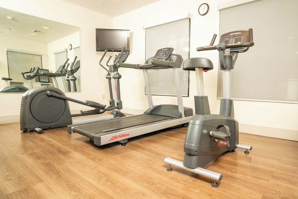 Holiday Inn Express Hotel & Suites Hesperia by IHG - photo 30